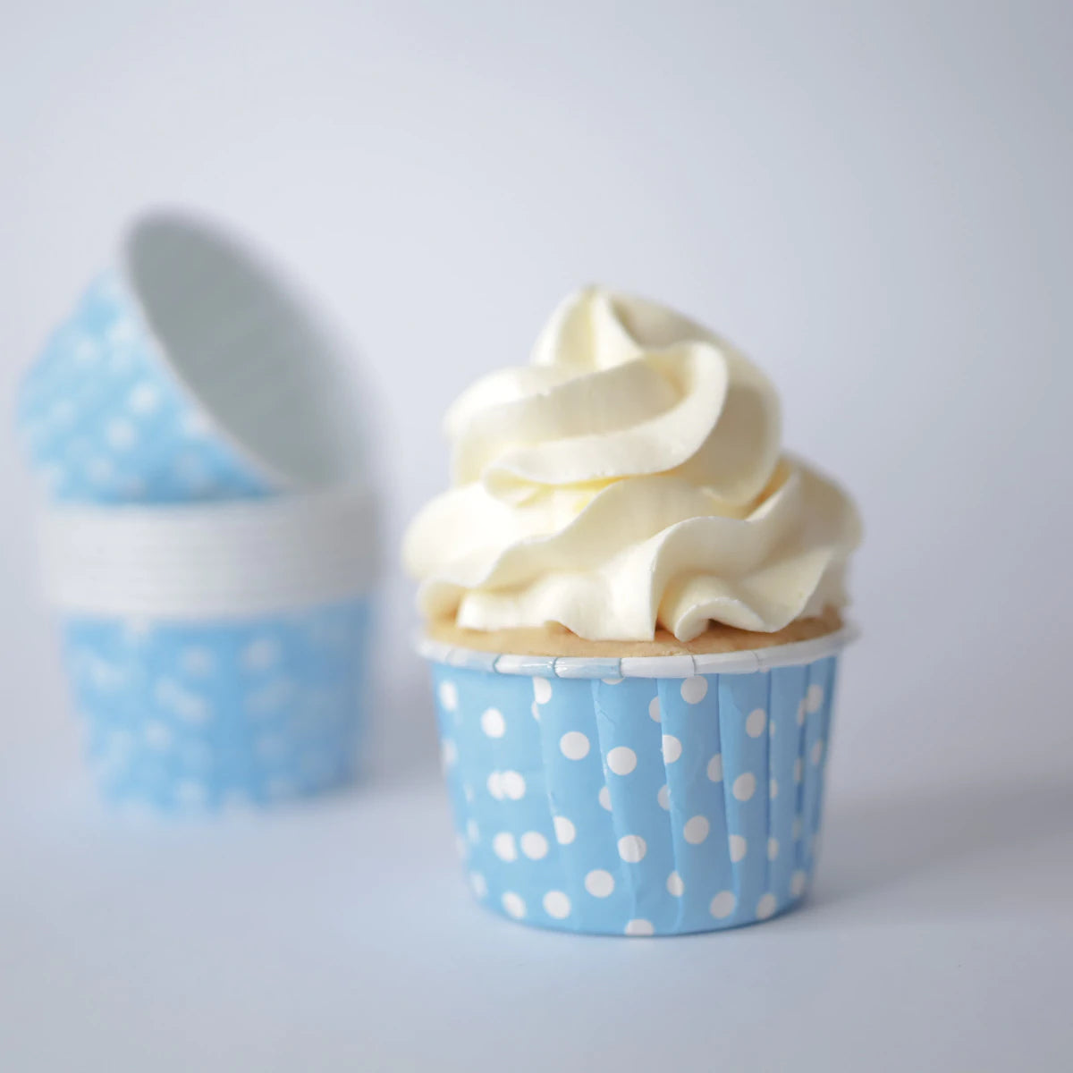 Caissette à cupcakes bleue à pois blancs — lot de 24