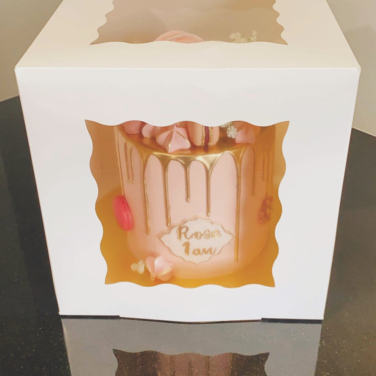 Boîte à gâteau à fenêtre blanche